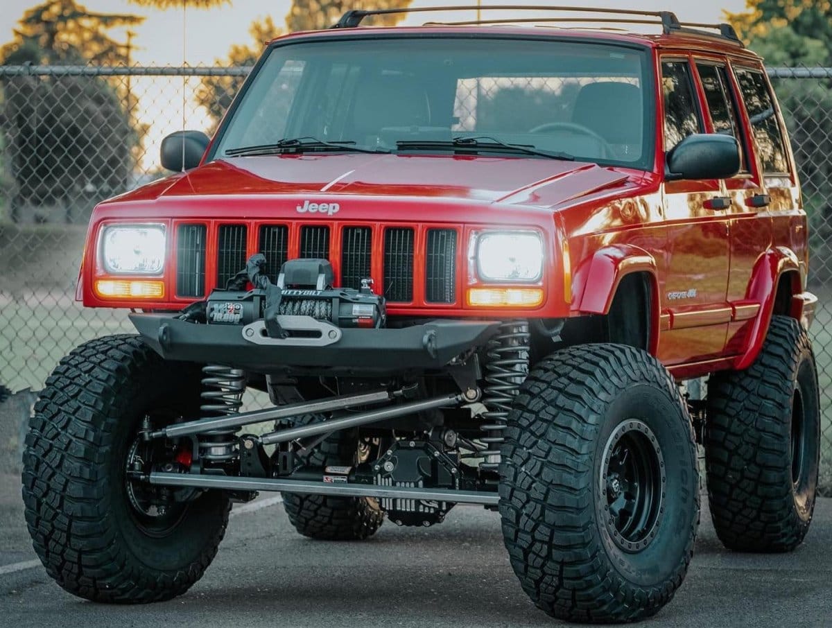 thumbnail image 2 of Chrome Front Bumper For 1984-1996 Jeep Cherokee & 1986-1992 Comanche - Steel - Direct Replacement 2 of 6